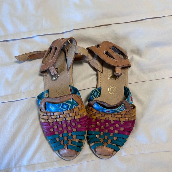 Mexican style sandals - Picture 1 of 3